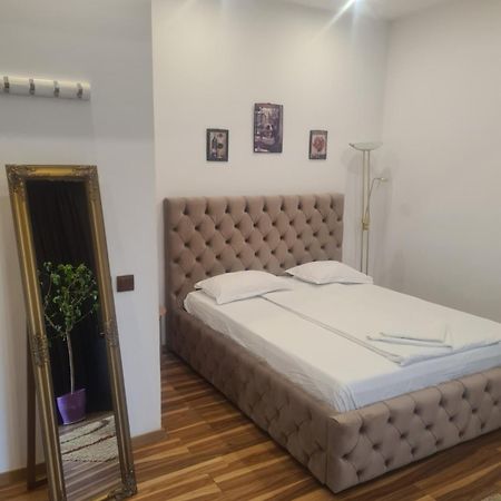 Pensiunea Corina Boutique Крайова Екстер'єр фото