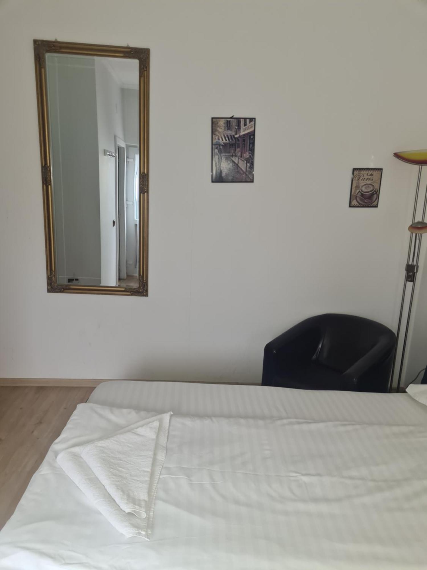 Pensiunea Corina Boutique Крайова Екстер'єр фото