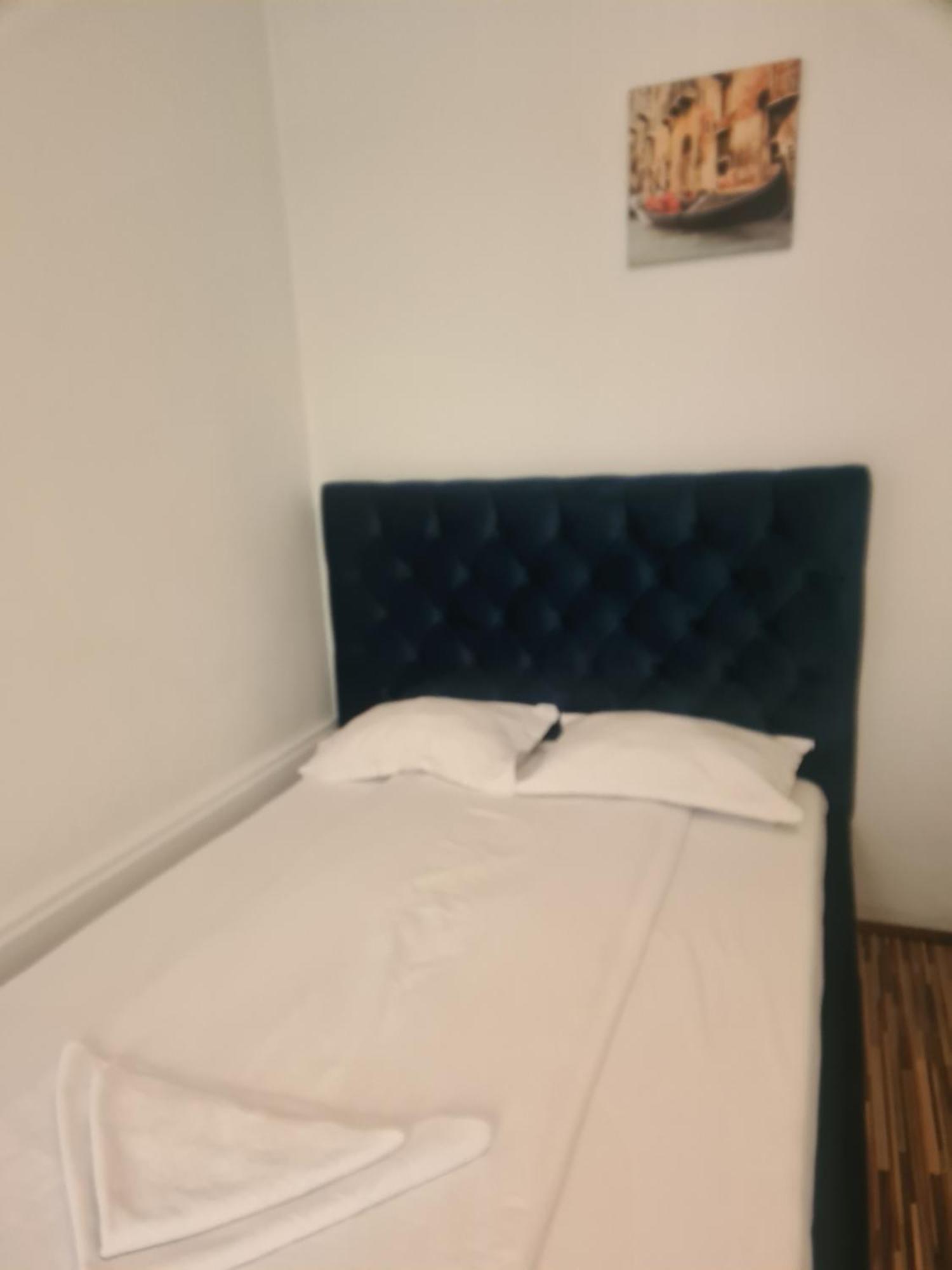 Pensiunea Corina Boutique Крайова Екстер'єр фото